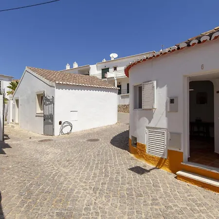 A27 - Caracol Corner In Lagos